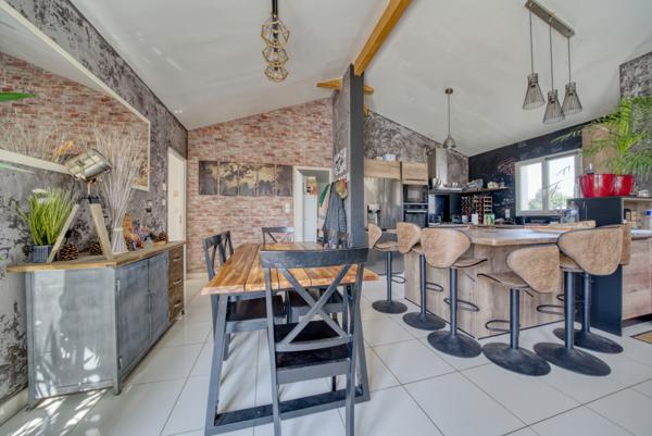 Villa contemporaine de 144 m² 6 chambres avec piscine  Secteur Gémozac Saintonge Viticole