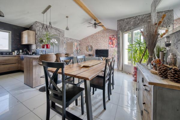 Villa contemporaine de 144 m² 6 chambres avec piscine  Secteur Gémozac Saintonge Viticole