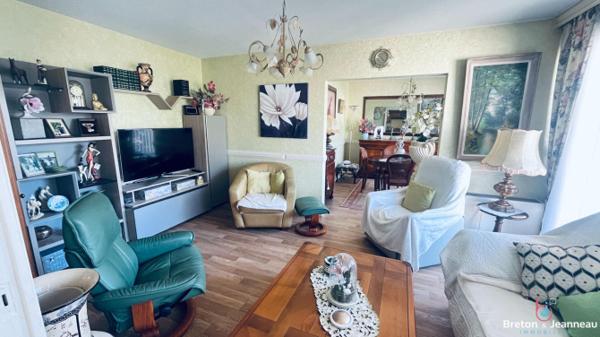 LAVAL - Appartement avec trois balcons