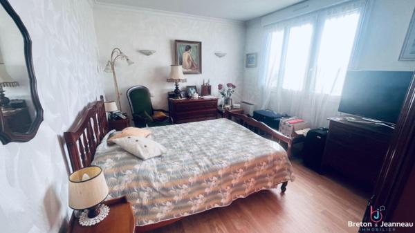 LAVAL - Appartement avec trois balcons