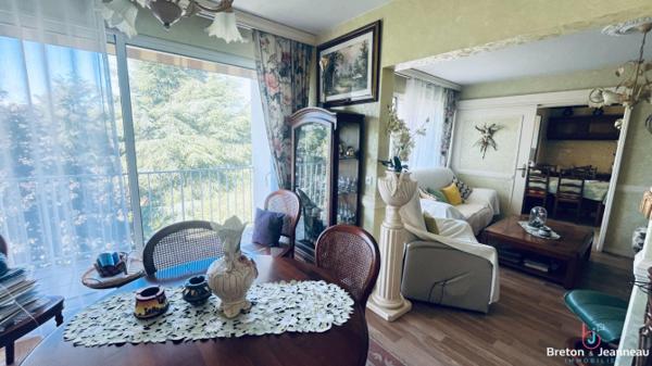 LAVAL - Appartement avec trois balcons