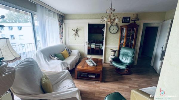 LAVAL - Appartement avec trois balcons