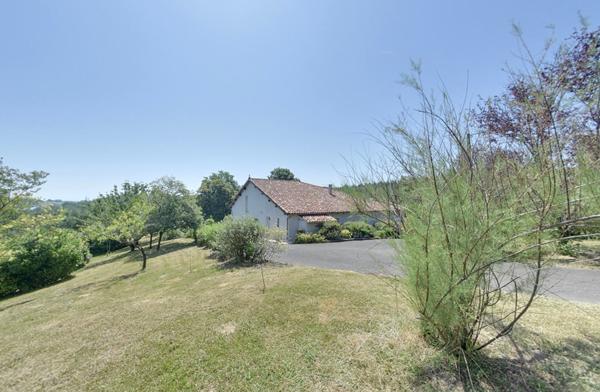 Ferme Lamothe Capdeville 6 pièce(s) 260 m2 + t3 indépendant