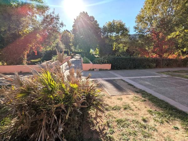 Studio rénové et tres lumineux à Lamalou les Bains