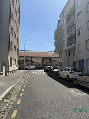 Grand T3 rue Bonnefond LYON 3 avec cave et garage.  Lyon (69003)
