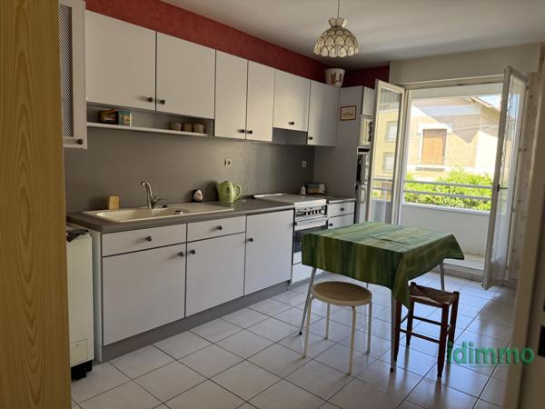 Grand T3 rue Bonnefond LYON 3 avec cave et garage.  Lyon (69003)