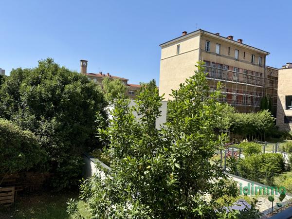 Grand T3 rue Bonnefond LYON 3 avec cave et garage.  Lyon (69003)
