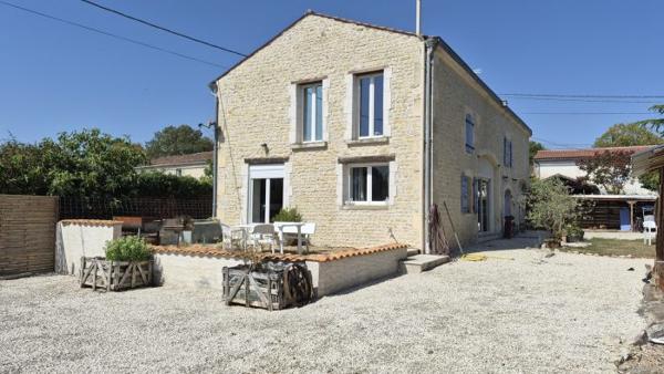 Maison ancienne - 4 chambres & calme absolu