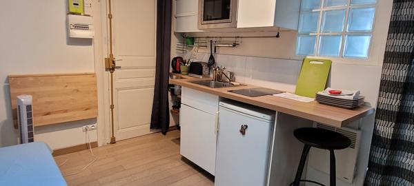 Paris (75008) STUDIO A 50 METRES DU PARC MONCEAU