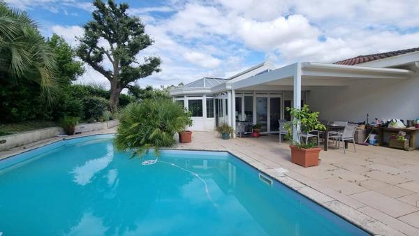 VILLA 240 m² POUILLON CENTRE