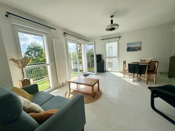 Vente                                                      Appartement
                        
                     3 pièces                      69 m2                     à Orvault