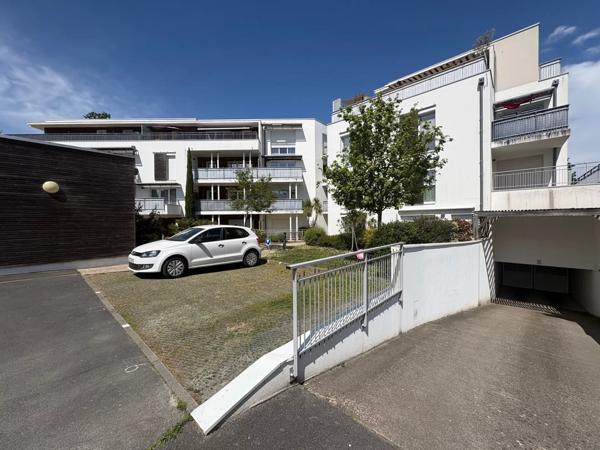 Vente                                                      Appartement
                        
                     3 pièces                      69 m2                     à Orvault