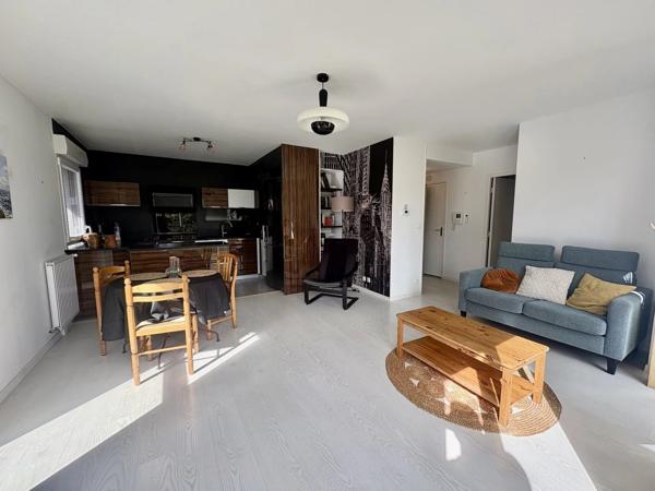 Vente                                                      Appartement
                        
                     3 pièces                      69 m2                     à Orvault
