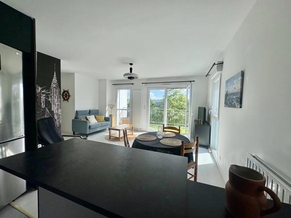 Vente                                                      Appartement
                        
                     3 pièces                      69 m2                     à Orvault