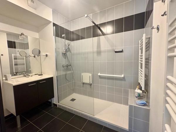 Vente                                                      Appartement
                        
                     3 pièces                      69 m2                     à Orvault