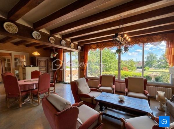 Plongez dans un univers d'élégance rare. BSK IMMOBILIER vous présente cette demeure de prestige s'étendant sur 357 m² habitables sur une parcelle exceptionnelle d'environ 3500 m².

L'une des pièces maîtresses de cette propriété est son espace de loisirs et de bien-être. Lumineuse grâce à de généreux puits de jour, elle abrite une somptueuse Piscine Intérieure ainsi qu'une vaste pièce, idéale pour y aménager votre salle de sport ou pour recevoir.

Au RDC : Un Hall d'entrée, un vaste Salon-Séjour lumineux avec poutres apparantes, une Cuisine prête à l'emploi, 3 Chambres, une Salle de bains et un WC.

Au premier étage : 2 Chambres supplémentaires, une Salle d'eau et un WC.

Sous-sol complet : Un espace total sous toute la surface de la Maison comprenant un grand Garage ainsi que plusieurs pièces pouvant servir de Stockage/Atelier.

Vous disposerez également d'un vaste espace de Bureau attenant à la maison, offrant un cadre idéal pour le télétravail ou l'exercice d'une profession libérale.

- Menuiseries PVC / BOIS Double Vitrage
- Chauffage Fioul par radiateurs
- Toiture Ardoise

N'hésitez pas à me contacter pour plus d'informations ou pour organiser votre visite !