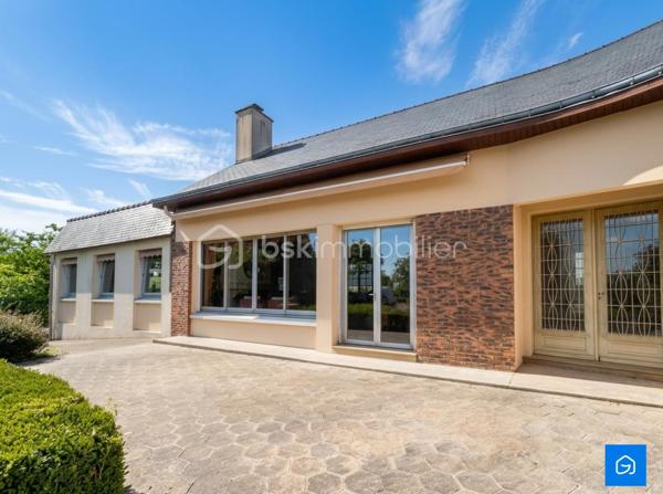 Plongez dans un univers d'élégance rare. BSK IMMOBILIER vous présente cette demeure de prestige s'étendant sur 357 m² habitables sur une parcelle exceptionnelle d'environ 3500 m².

L'une des pièces maîtresses de cette propriété est son espace de loisirs et de bien-être. Lumineuse grâce à de généreux puits de jour, elle abrite une somptueuse Piscine Intérieure ainsi qu'une vaste pièce, idéale pour y aménager votre salle de sport ou pour recevoir.

Au RDC : Un Hall d'entrée, un vaste Salon-Séjour lumineux avec poutres apparantes, une Cuisine prête à l'emploi, 3 Chambres, une Salle de bains et un WC.

Au premier étage : 2 Chambres supplémentaires, une Salle d'eau et un WC.

Sous-sol complet : Un espace total sous toute la surface de la Maison comprenant un grand Garage ainsi que plusieurs pièces pouvant servir de Stockage/Atelier.

Vous disposerez également d'un vaste espace de Bureau attenant à la maison, offrant un cadre idéal pour le télétravail ou l'exercice d'une profession libérale.

- Menuiseries PVC / BOIS Double Vitrage
- Chauffage Fioul par radiateurs
- Toiture Ardoise

N'hésitez pas à me contacter pour plus d'informations ou pour organiser votre visite !