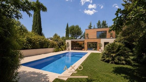 AIX EN PROVENCE - PROCHE SET CLUB - TERRAIN VIABILISE CLÔTURE - 833M2 - MAISON R+1 -200M2 - PISCINE - POOL HOUSE EXISTANTS- 580000€