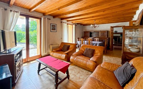 Maison à vendre    6 pièces •  Ségoufielle