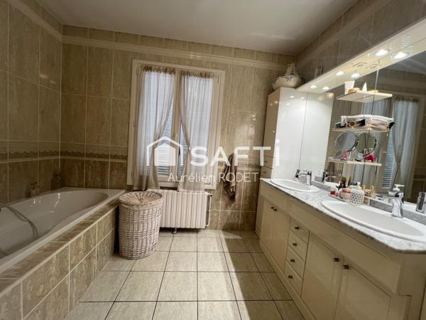 Maison sur sous-sol avec Piscine, 5 chambres.