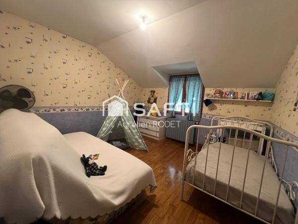 Maison sur sous-sol avec Piscine, 5 chambres.