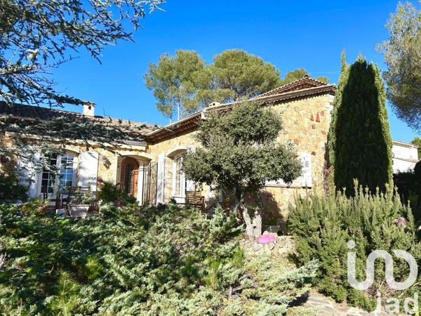 Maison traditionnelle 6 pièces de 158 m² à Fréjus (83370)