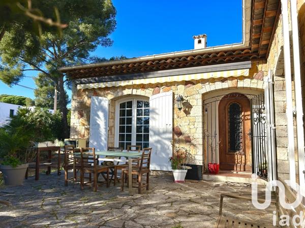 Maison traditionnelle 6 pièces de 158 m² à Fréjus (83370)