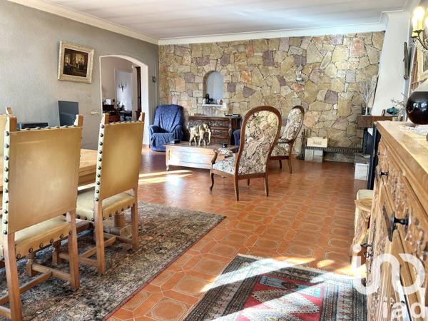 Maison traditionnelle 6 pièces de 158 m² à Fréjus (83370)