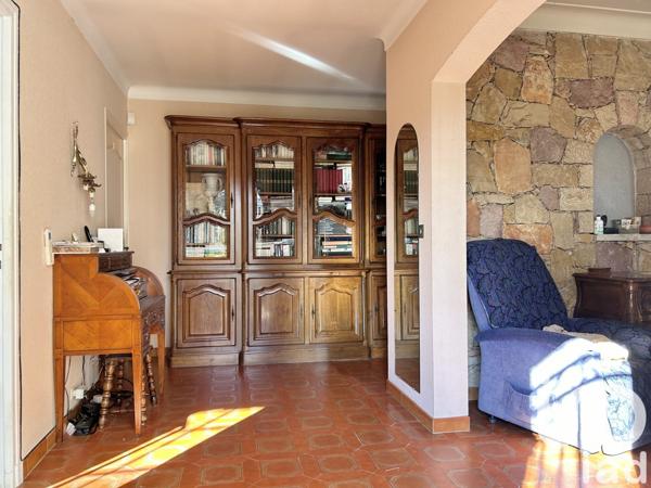 Maison traditionnelle 6 pièces de 158 m² à Fréjus (83370)