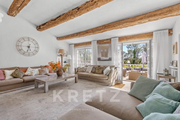 Villa Provençale sur un terrain de 7000m2 dans un domaine privé à Roquefort-Les-Pins