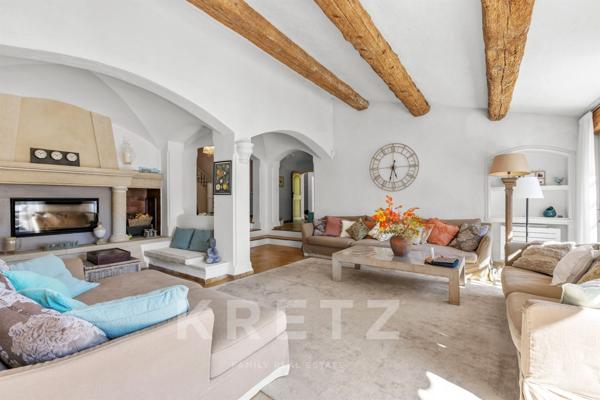 Villa Provençale sur un terrain de 7000m2 dans un domaine privé à Roquefort-Les-Pins