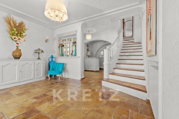 Villa Provençale sur un terrain de 7000m2 dans un domaine privé à Roquefort-Les-Pins