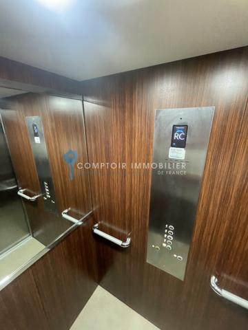 Appartement
                                                                                                                                                                                                                                                                                                                        4 pièce(s)                                                                                                                                                                                                          3 chambre(s)                                                                                                                                                                                                          115  m²