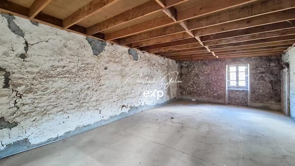 Maison à rénover avec potentiel et dépendances