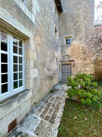 VOUILLÉ BOURG - PROPRIETE XVIIème  Vouillé (86190)