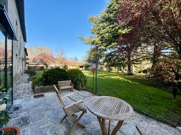 VOUILLÉ BOURG - PROPRIETE XVIIème  Vouillé (86190)