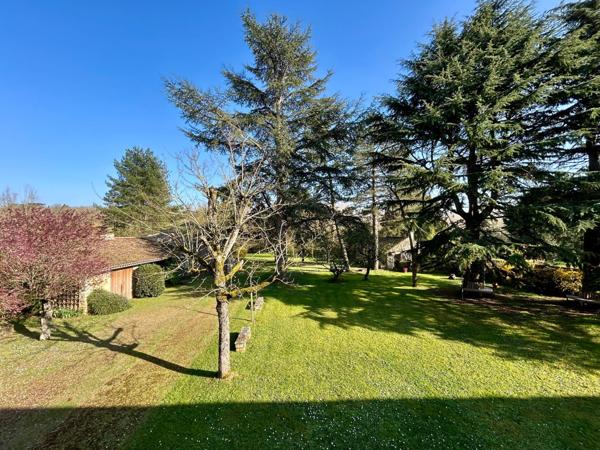 VOUILLÉ BOURG - PROPRIETE XVIIème  Vouillé (86190)