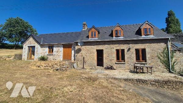 CHATILLON SUR COLMONT en campagne : fermette rénovée comprenant:
-Entrée sur salon/séjour , cu...