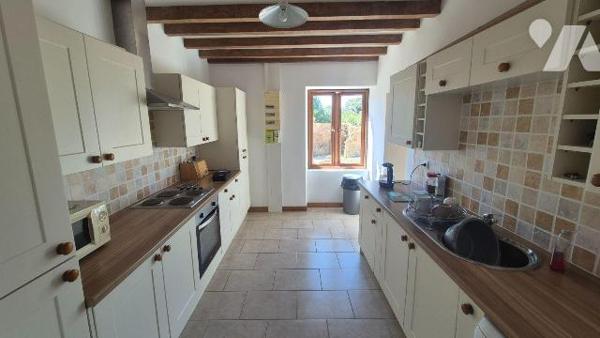 CHATILLON SUR COLMONT en campagne : fermette rénovée comprenant:
-Entrée sur salon/séjour , cu...