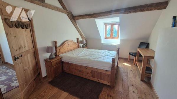 CHATILLON SUR COLMONT en campagne : fermette rénovée comprenant:
-Entrée sur salon/séjour , cu...