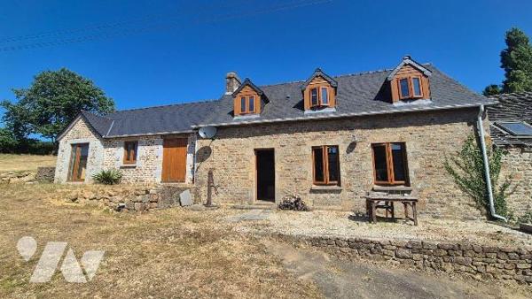 CHATILLON SUR COLMONT en campagne : fermette rénovée comprenant:
-Entrée sur salon/séjour , cu...