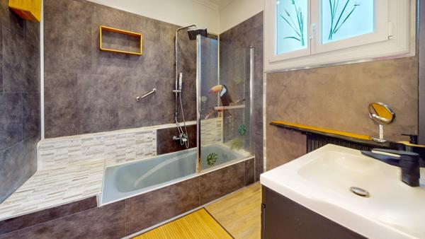 Grande maison familiale ou mixte habitation/professionnelle à Draguignan