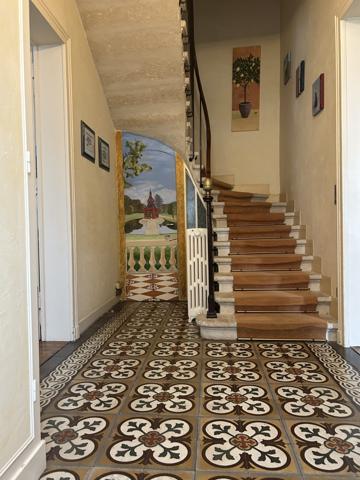 Maison - 9 pièces - 252 m²