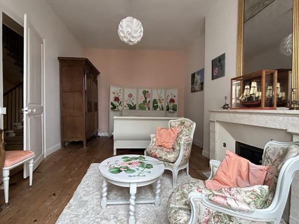 Maison - 9 pièces - 252 m²