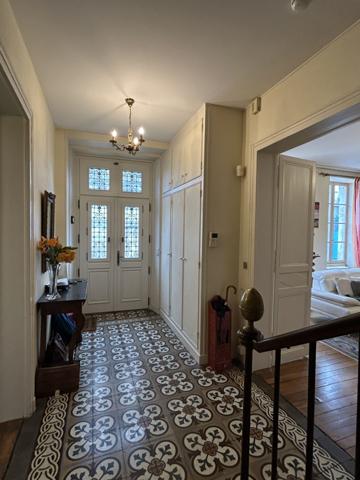 Maison - 9 pièces - 252 m²