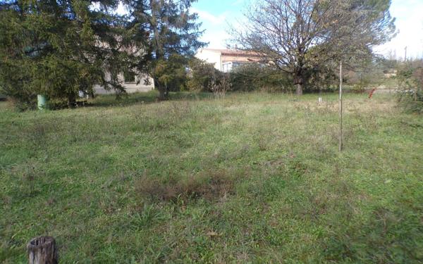 Terrain à vendre    La Tour-d'Aigues