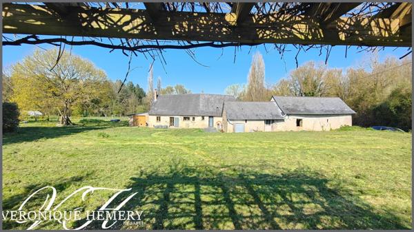 Un havre de paix pour cette charmante chaumière sise sur 1,4 ha