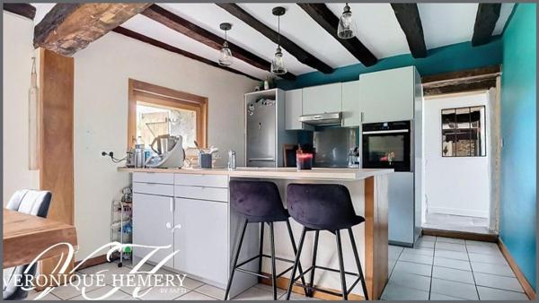 Un havre de paix pour cette charmante chaumière sise sur 1,4 ha