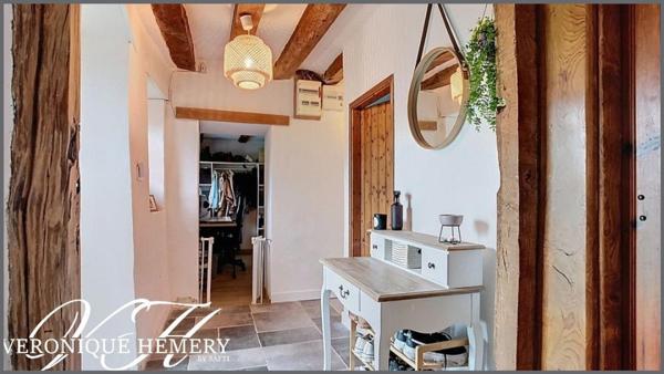 Un havre de paix pour cette charmante chaumière sise sur 1,4 ha