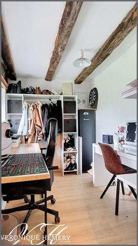 Un havre de paix pour cette charmante chaumière sise sur 1,4 ha